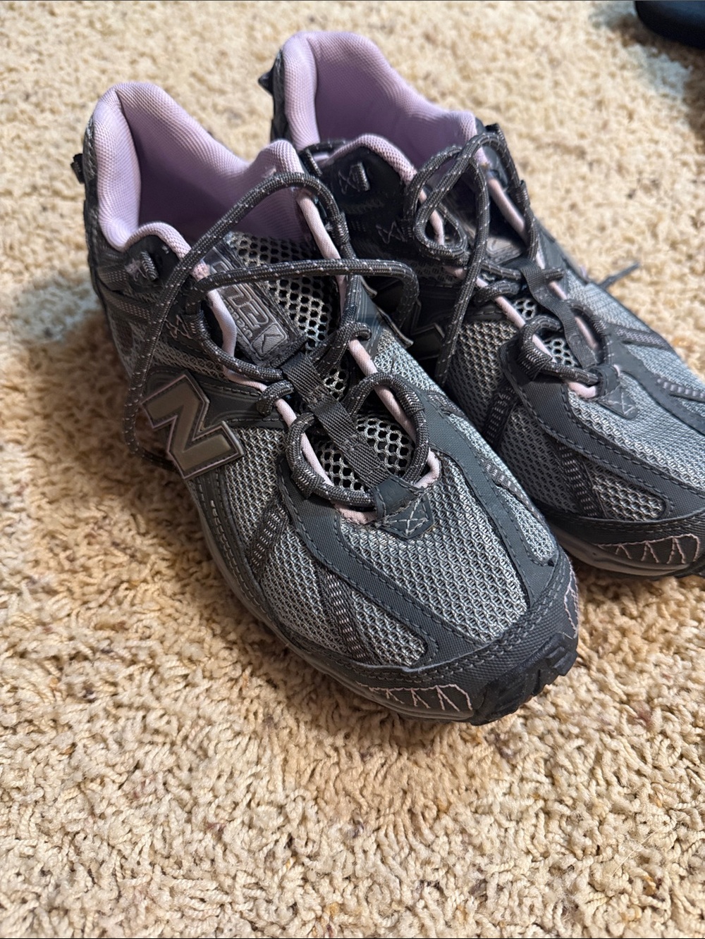 New Balance Women's Gray with Light Pink Lining Athletic Sneakers 7